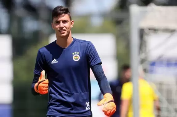 Fenerbahçe, Berke Özer'in ameliyat olduğunu açıkladı