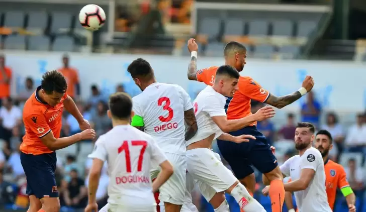 Başakşehir, Antalyaspor'u 4 golle geçti!