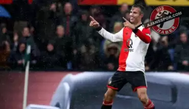 Robin van Persie attı, Dick Advocaat yıkıldı!