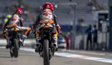 Öncü kardeşler podyumun zirvesinde