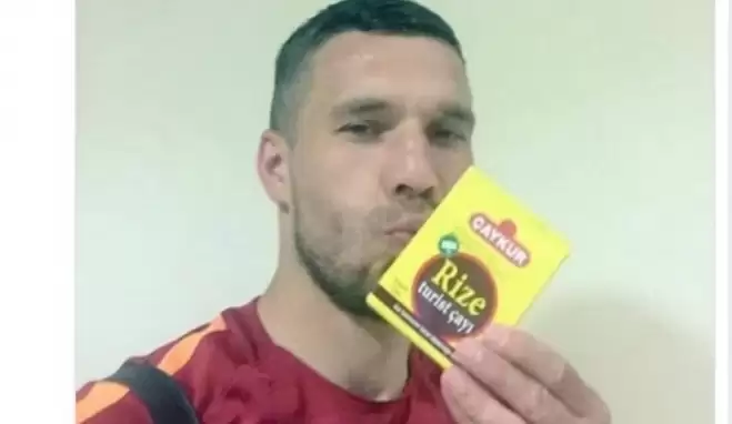 Galatasaray'ın eski yıldızlarından Fenerbahçelileri kızdıran paylaşımlar!