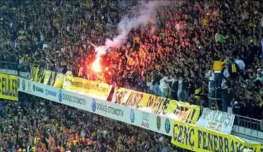 Fenerbahçe taraftarı 2 oyuncuyu ıslıkladı!