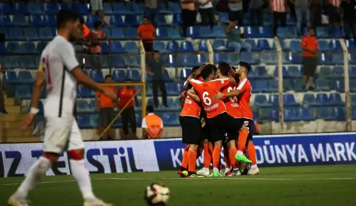 Adanaspor, evinde galibiyetle tanıştı!