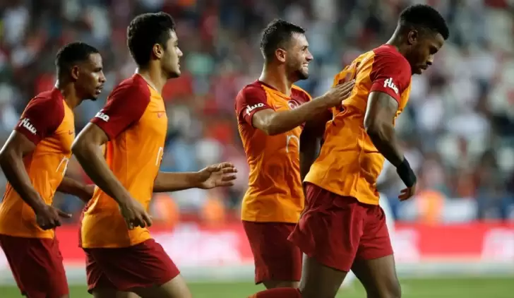 Galatasaray'da yaprak dökümü! 2 futbolcu ile..