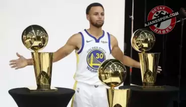 Stephen Curry: "Üst üste üç şampiyonluk kazanma durumunu aramızda konuşuyoruz"