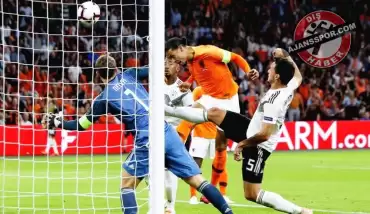 Hollanda, Almanya'yı 3-0 mağlup etti