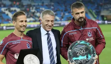 Ahmet Ağaoğlu, Onur ve Pereira'ya plaket verdi