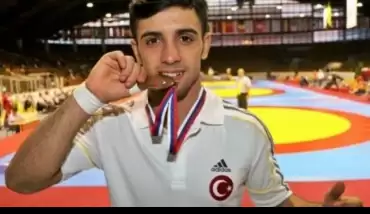 Dünya Güreş Şampiyonası'nda Ekrem Öztürk ve Emrah Kuş yarı finale yükseldi