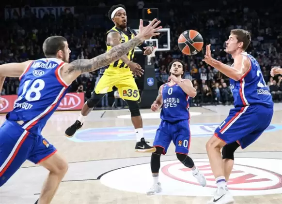 THY Euroleague'de Türk derbisinin kazananı Anadolu Efes!