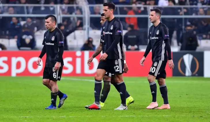 Beşiktaş'ta olay! Takım arkadaşlarına...