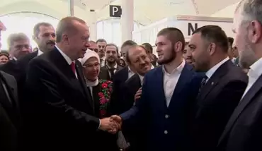Cumhurbaşkanı Erdoğan, şampiyon dövüşçü ile sohbet etti