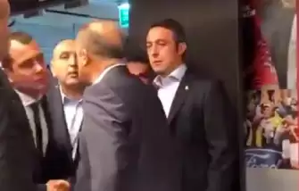 Derbi sonrası dostluk görüntüsü