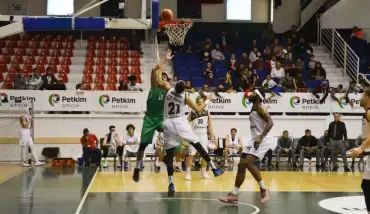  Petkim Spor, evinde ağırladığı Ankara DSİ'yi 78-70’lik skorla yendi