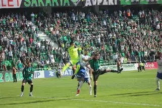 Sakaryaspor evinde ağırladığı Ankara Demirspor’u 2-0 mağlup etti