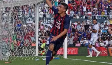 2004 doğumlu futbolcu, Paraguay'daki derbide gol attı!