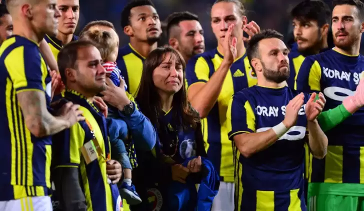 Fenerbahçeli futbolcular galibiyeti Koray Şener ve ailesine hediye etti!