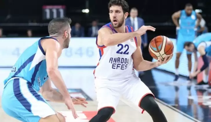 Anadolu Efes, sahasında Türk Telekom'u farklı geçti! 87-59