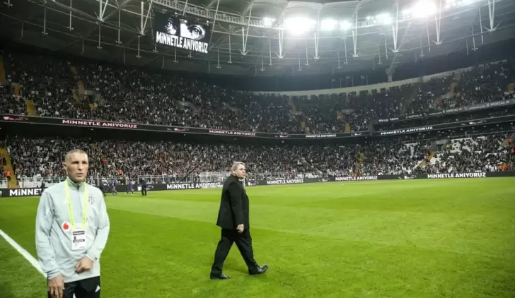 Beşiktaş taraftarından büyük tepki: 'Fikret Orman paralar nerede?'