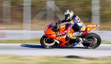 Özet - Milli motosikletçi Can Öncü'den tarihi başarı