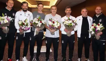 Beşiktaş'ta Şenol Güneş'in Öğretmenler Günü kutlandı