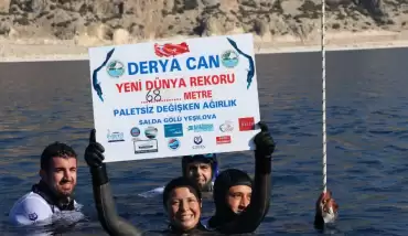 Derya Can'dan Salda Gölü'nde dünya rekoru