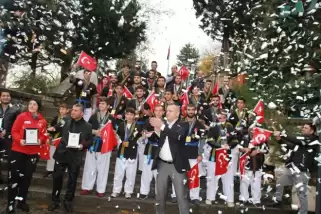 Alpagutlar Azerbaycan’dan zaferle döndü