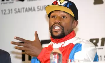 Yenilmez armada Floyd Mayweather geri dönüyor