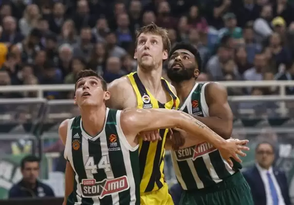 Fenerbahçe, deplasmanda Panathinaikos'u devirdi