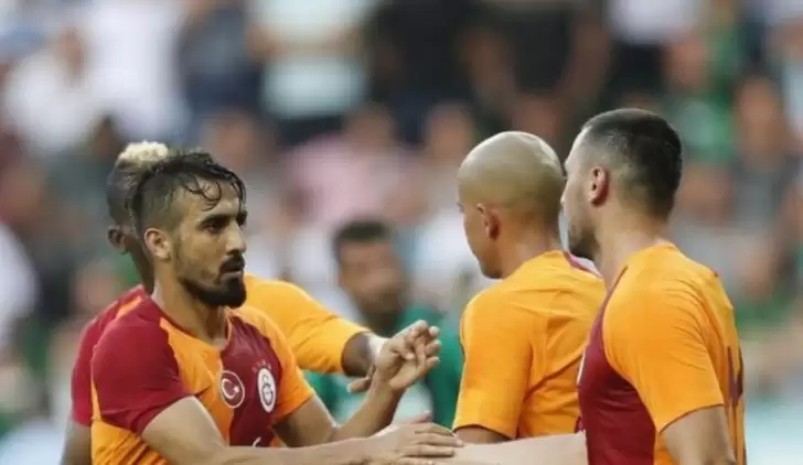 Galatasaray'da üç isme büyük şok!