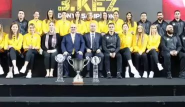 Dünyanın en büyüğü VakıfBank basının karşısına çıktı