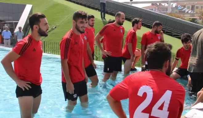 Su akmayan tesise tankerle su taşıdılar!