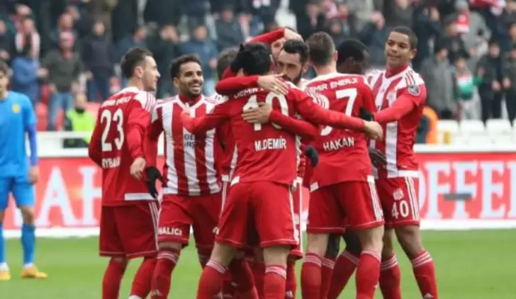 Sivasspor seriye bağladı, Ankaragücü'nü farklı geçti: 4-0!