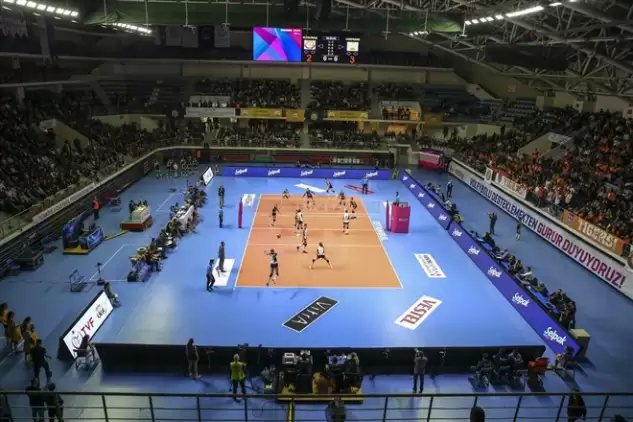 Eczacıbaşı VitrA, sahasında Vakıfbank'ı 3-1 mağlup etti