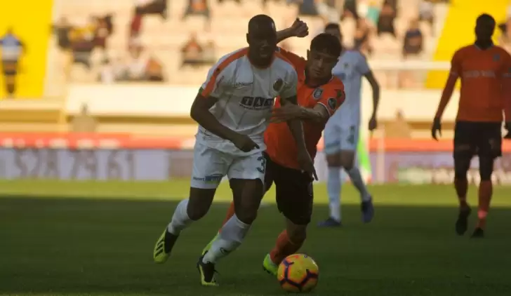 Alanyaspor'dan lider Başakşehir'e çelme!