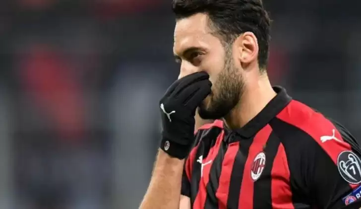 Milan'da Hakan Çalhanoğlu gidiyor, Piatek geliyor