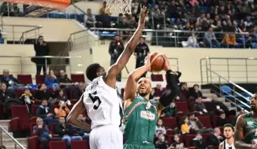 Banvit, Sakarya Büyükşehir Belediye Basketbol'u 75-67 mağlup etti