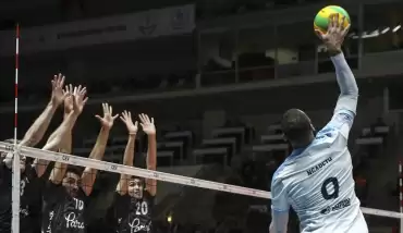 Halkbank, konuk ettiği Rusya temsilcisi Zenit Kazan'a 3-1 mağlup oldu