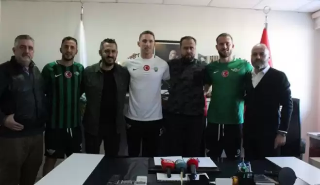 Akhisarspor'dan üçlü imza