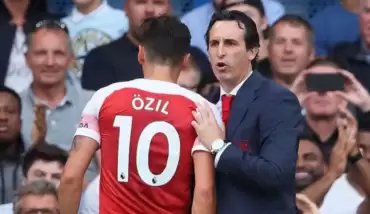 Unai Emery, Mesut Özil'in ayrılacağını düşünmüyor