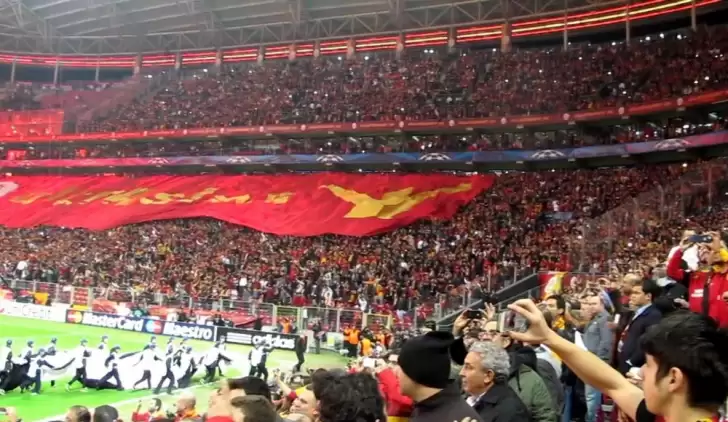 Galatasaray taraftarından tepki! ''Transferler nerede?''