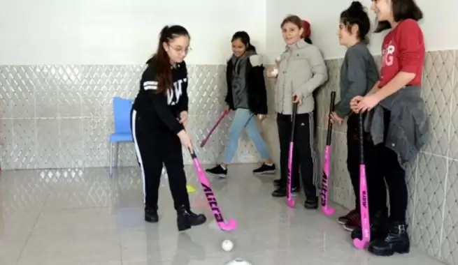 Video - Hokey şampiyonasına yemekhanede hazırlanıyorlar