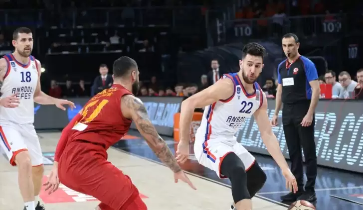 Anadolu Efes, Galatasaray Doğa Sigorta'yı geriden gelip yendi