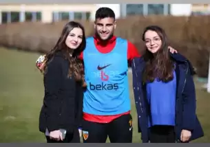 Deniz Türüç’e sürpriz doğum günü