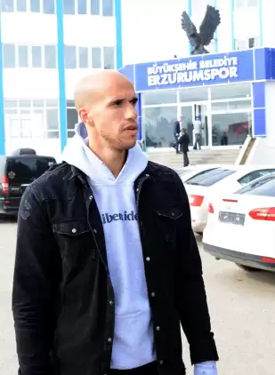 Obertan, Erzurumspor'un tesislerine hayran kaldı