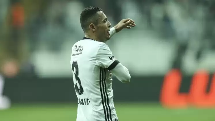 Beşiktaş'ta Adriano gelişmesi!