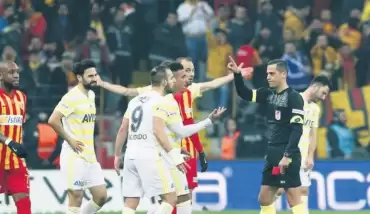 Hakem Alper Ulusoy'a flaş tepki: "Gözlerinin önündeki..."