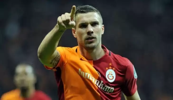 Podolski'nin dükkanına akın ediyorlar!