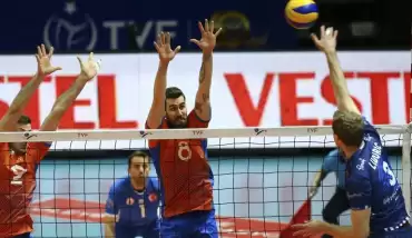 Halkbank, İstanbul Büyükşehir Belediyespor'u 3-2 mağlup etti