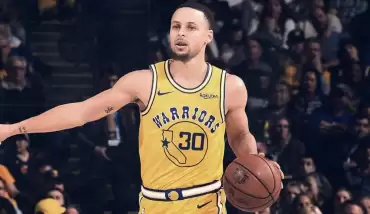 Stephen Curry'den rekor