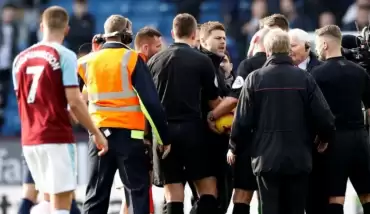 Pochettino çıldırdı! Hakemin üzerine yürüdü!